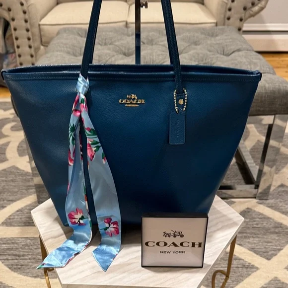 Coach Taxi Teal Leather Tote Bag - Picture 12 of 17